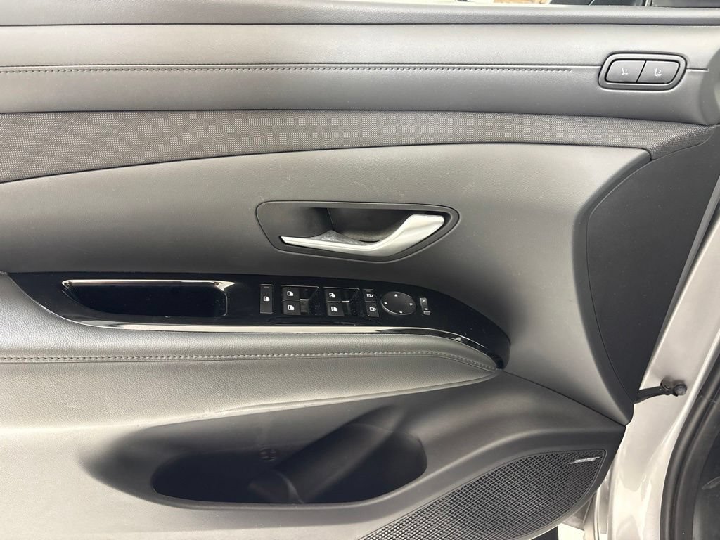 Used 2025 Hyundai Tucson Limited AWD/4WD image 17