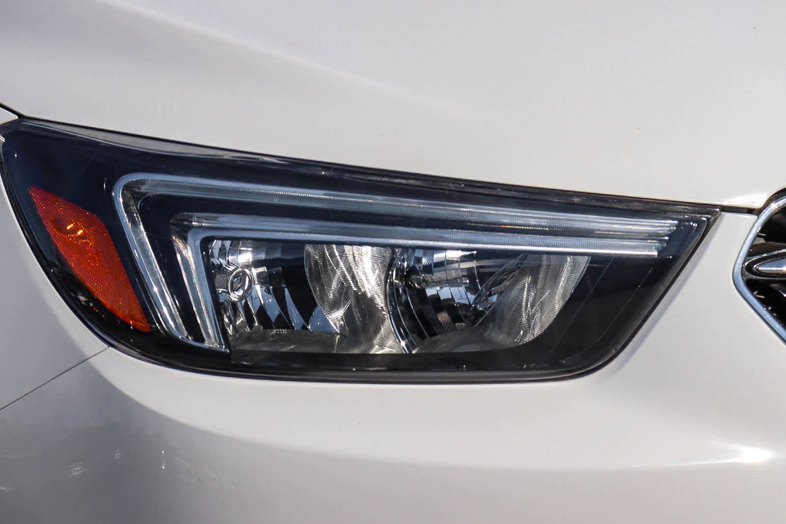 Used 2019 Buick Encore Preferred image 4