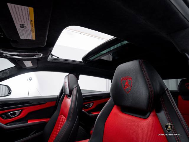 Used 2022 Lamborghini Urus AWD/4WD image 31
