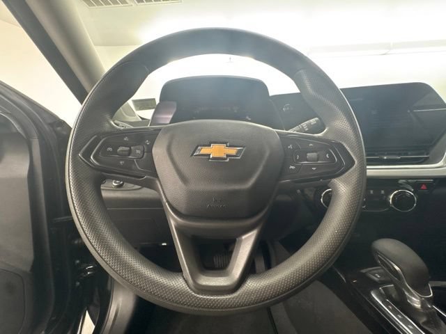 Used 2025 Chevrolet Trax LT FWD image 18