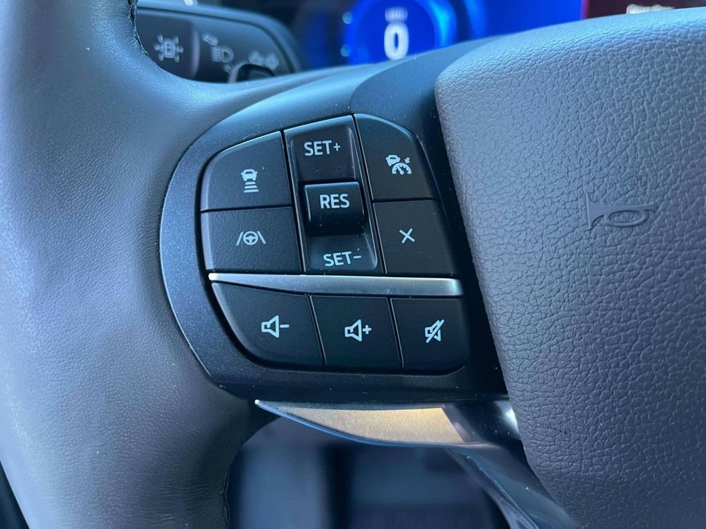 Used 2020 Ford Explorer Platinum w/ Premium Technology Package image 32