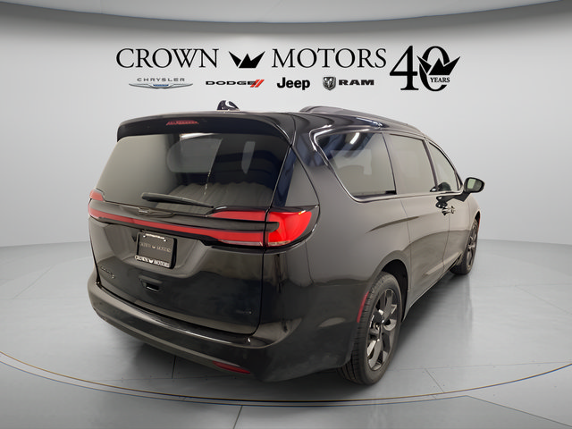Used 2023 Chrysler Pacifica Touring-L w/ S Appearance Package AWD/4WD image 6