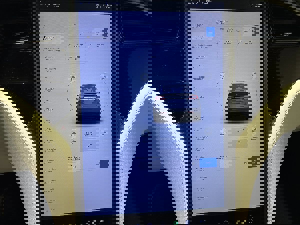 Used 2019 Tesla Model X image 30