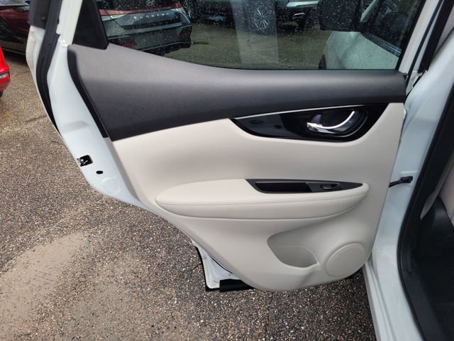 Used 2022 Nissan Rogue Sport SL FWD image 31