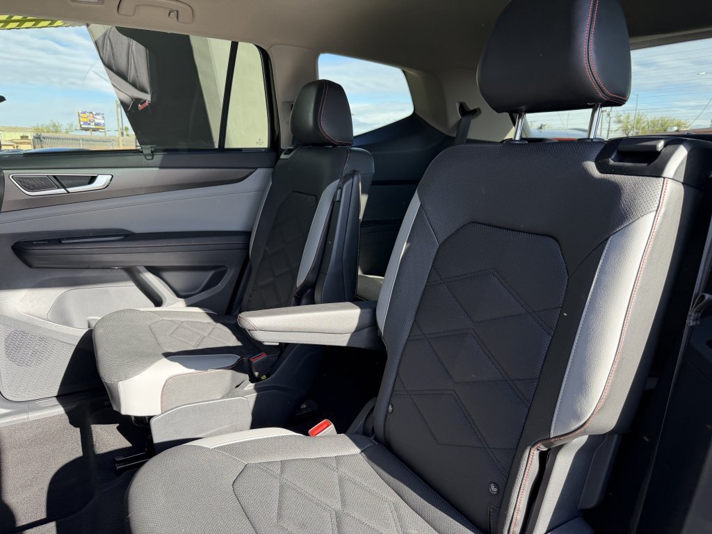 Used 2024 Volkswagen Atlas Peak Edition SE AWD/4WD image 37