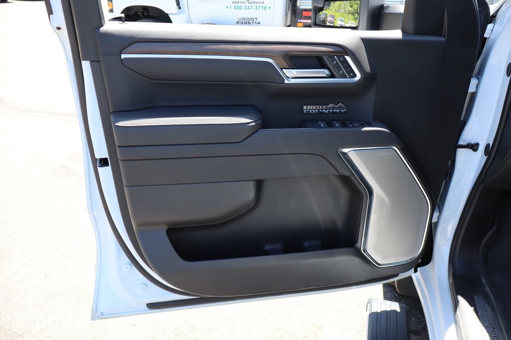 Used 2026 Chevrolet Silverado 1500 High Country w/ High Country Premium Package AWD/4WD image 12
