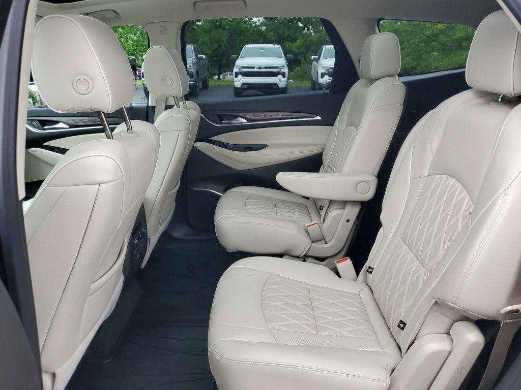 Used 2022 Buick Enclave Avenir w/ Avenir Technology Package AWD/4WD image 30