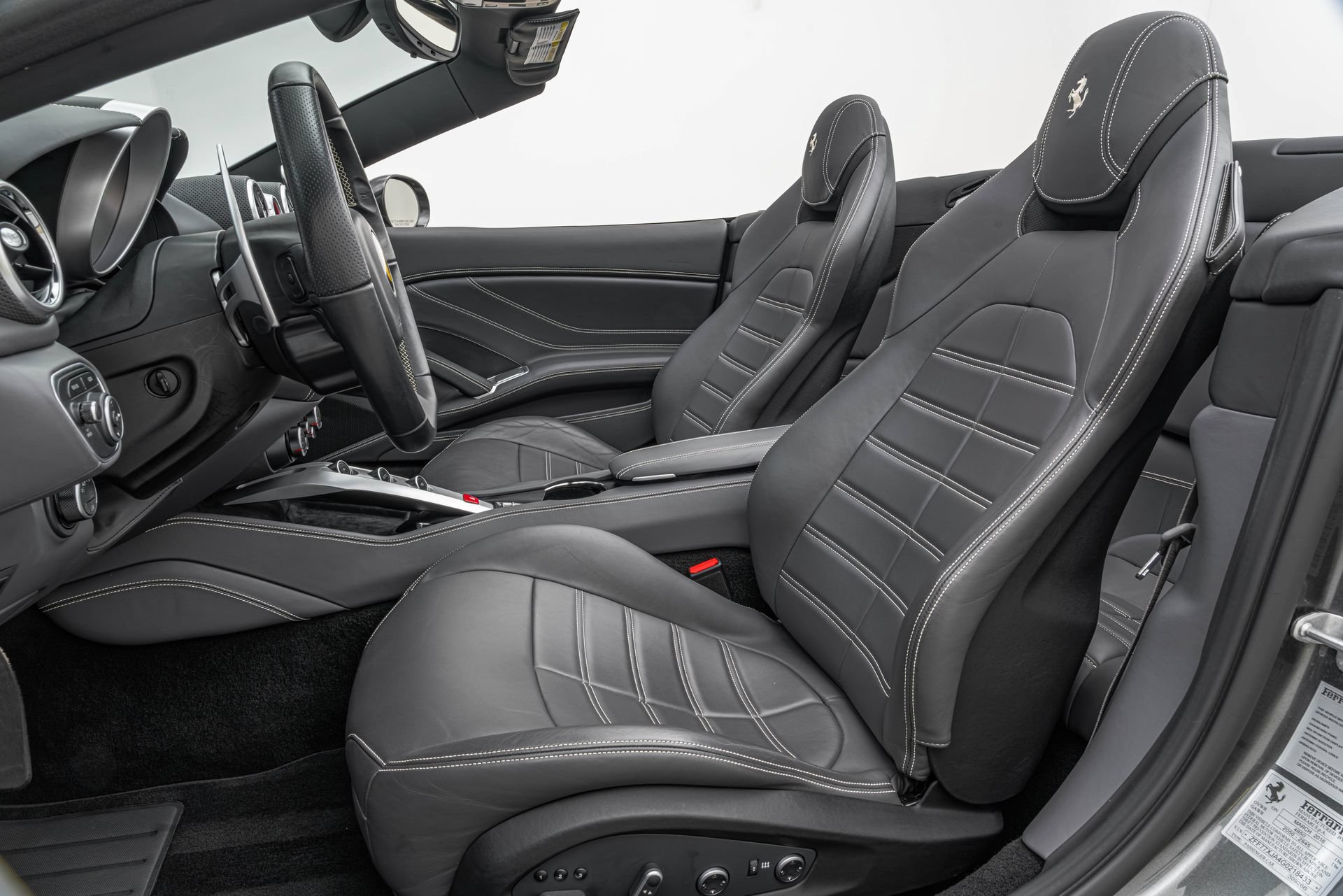 Certified 2016 Ferrari California T RWD image 5