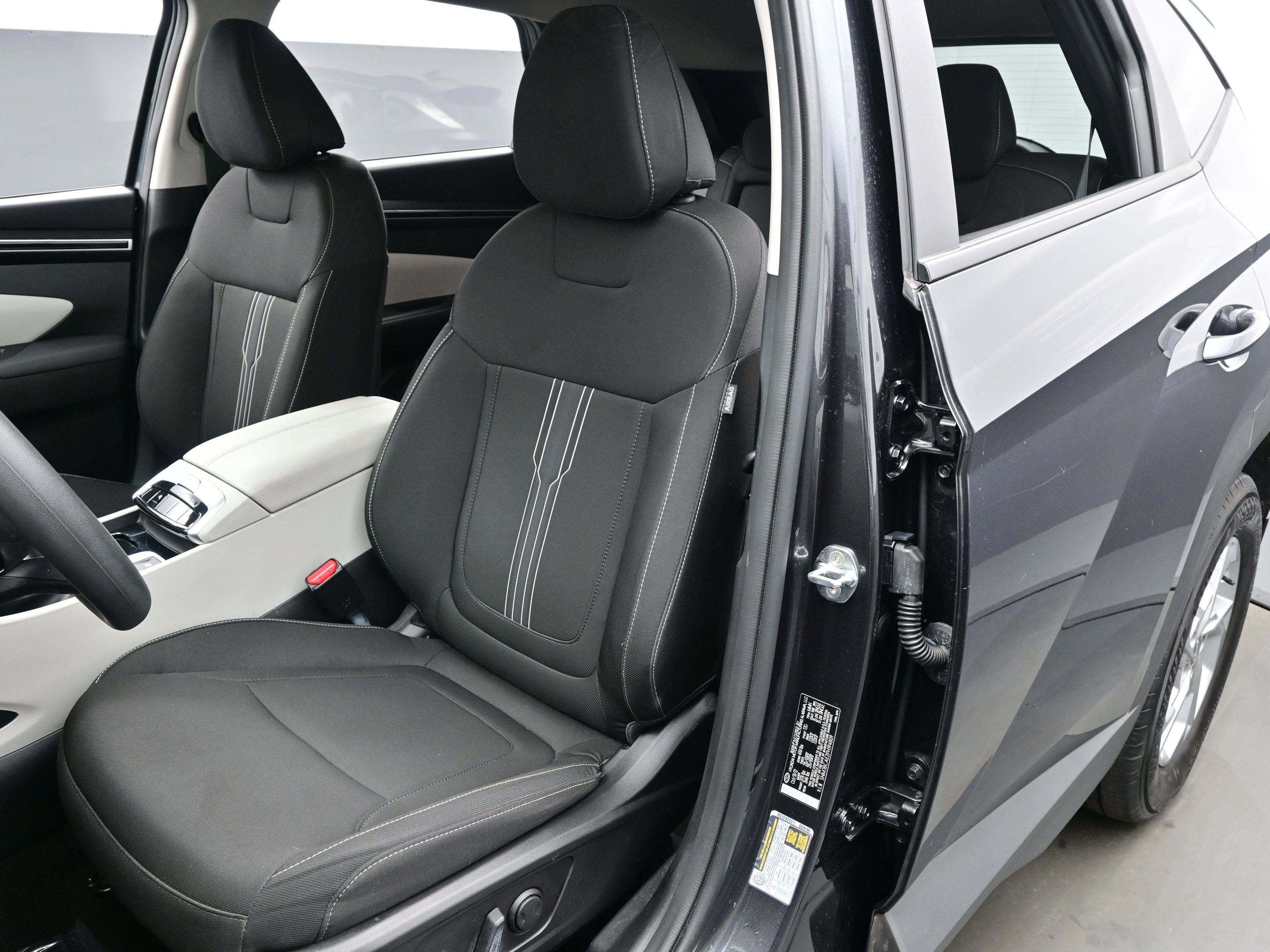 Used 2023 Hyundai Tucson SEL w/ Winter Package image 11