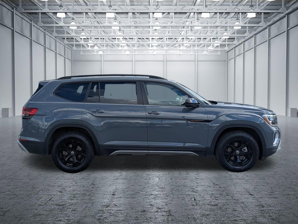 Used 2025 Volkswagen Atlas Peak Edition SE image 6