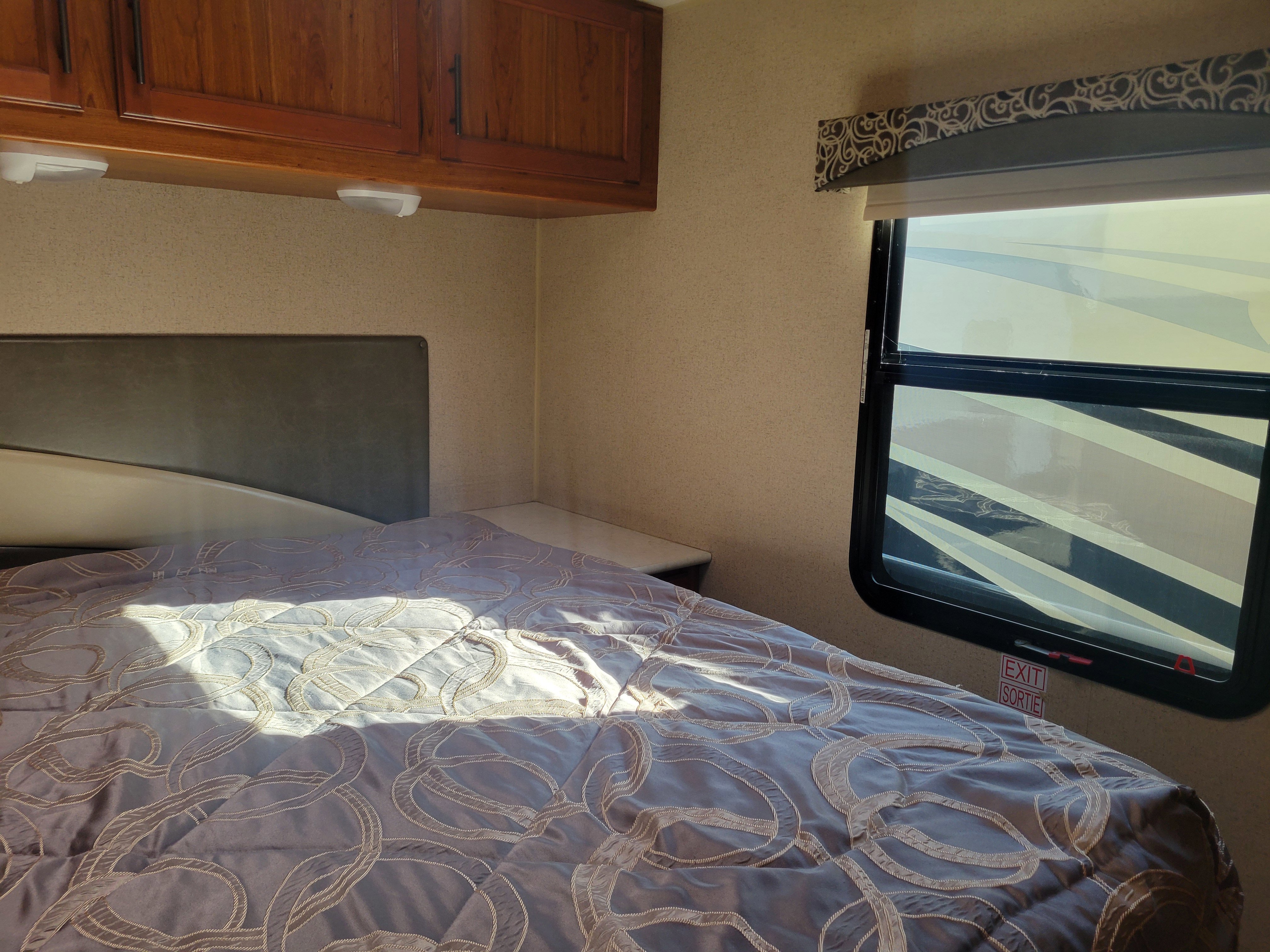 Used 2016 Ford E-450 and Econoline 450 Super Duty w/ Motorhome Prep Package RWD image 20