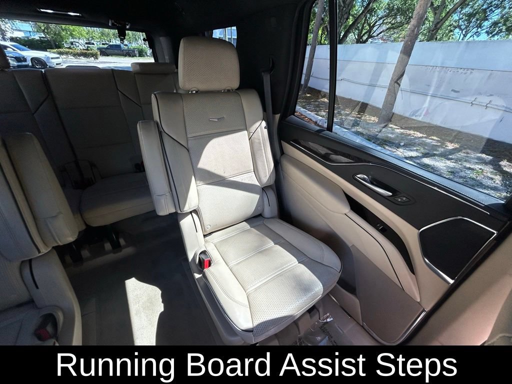 Used 2023 Cadillac Escalade Premium Luxury w/ Performance Package AWD/4WD image 15