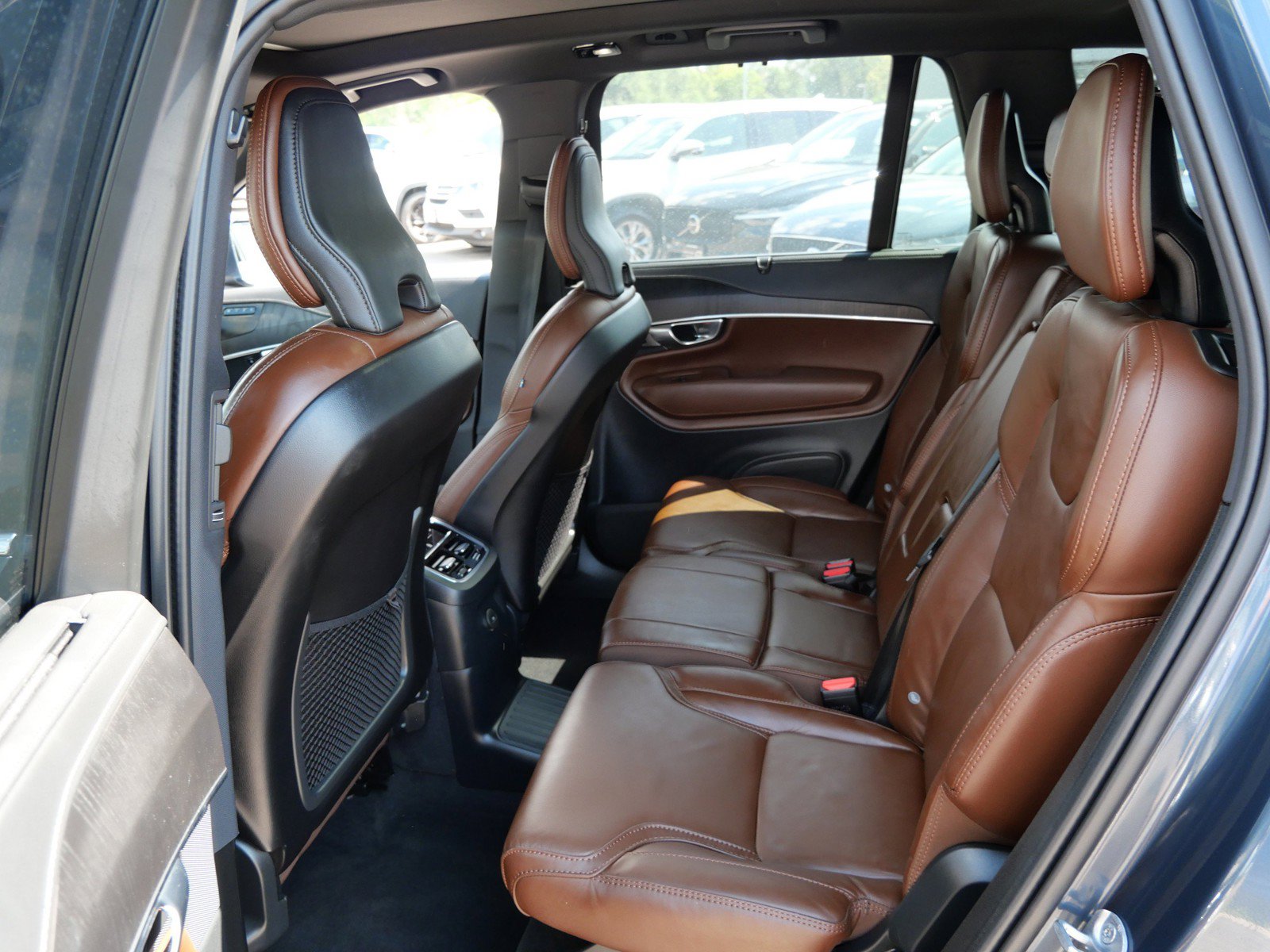 Certified 2025 Volvo XC90 T8 Ultra w/ Protection Package Premier AWD/4WD image 11