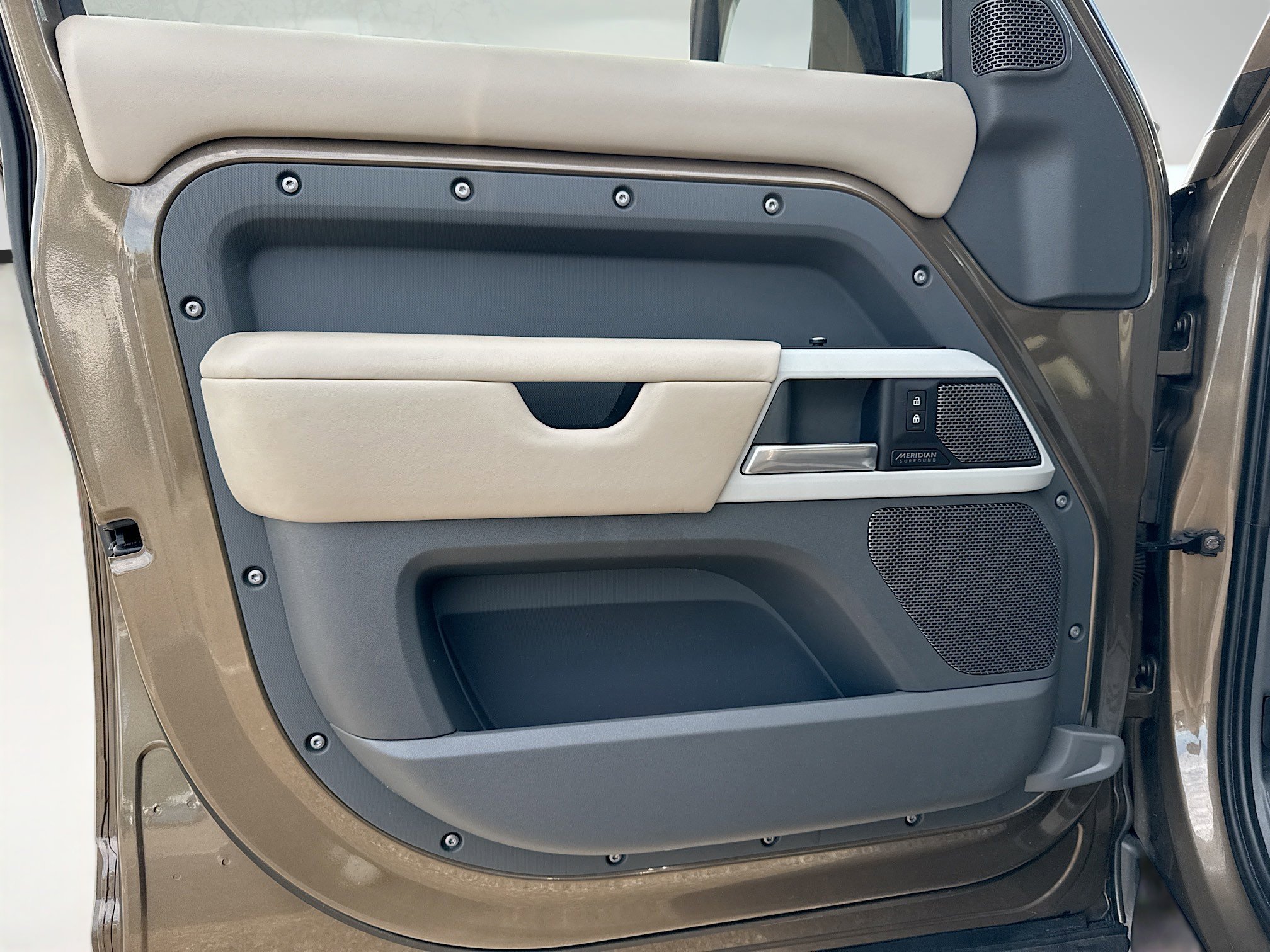 Certified 2022 Land Rover Defender 110 XS Edition image 22