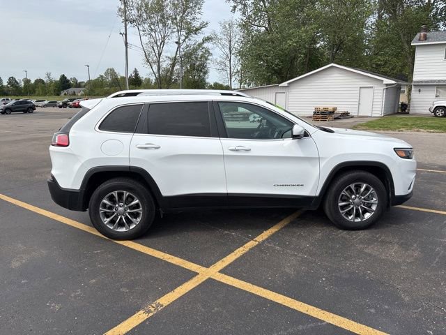 Used 2019 Jeep Cherokee Latitude Plus w/ Cold Weather Group AWD/4WD image 2
