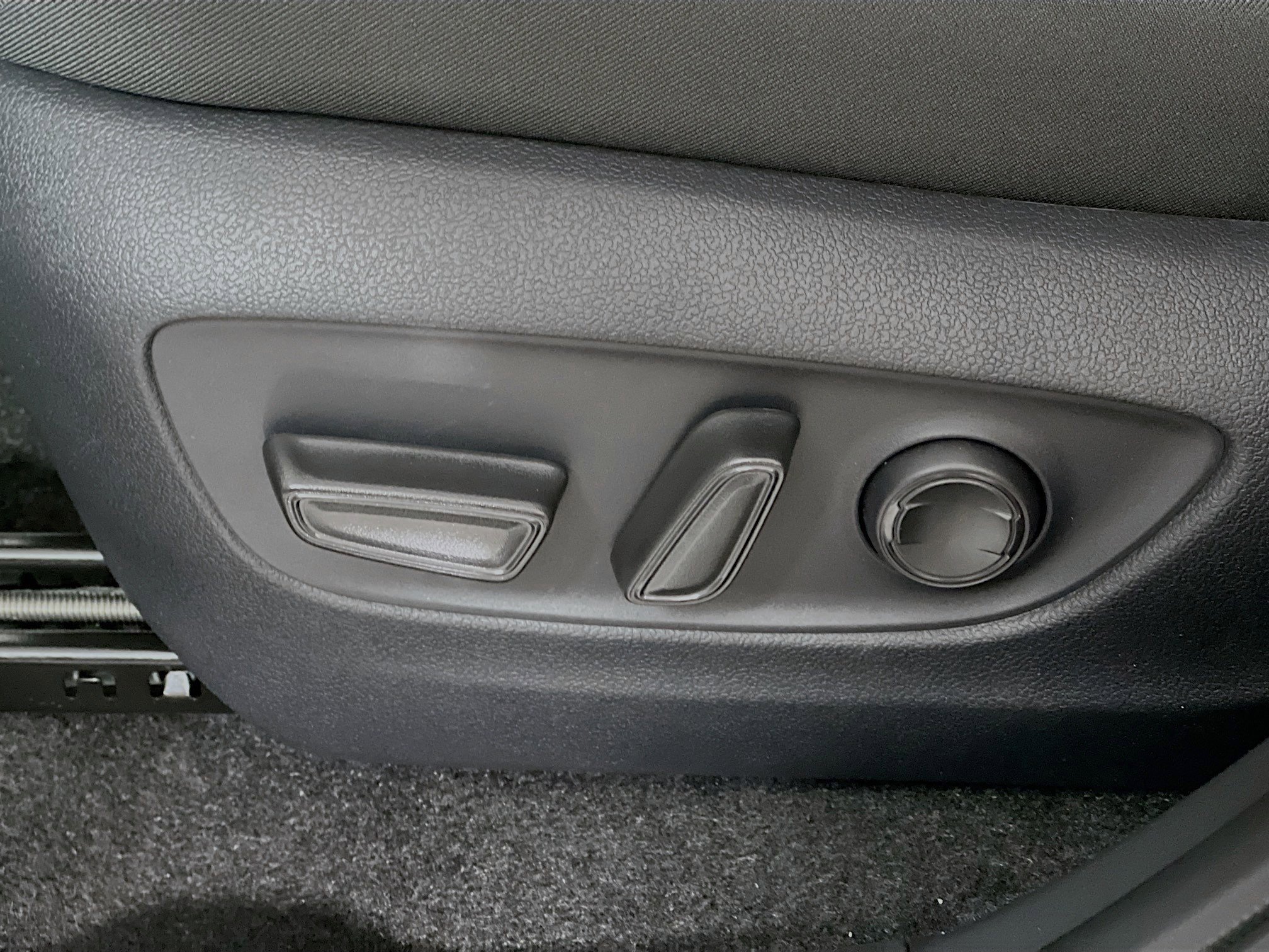 Used 2025 Toyota RAV4 XLE image 16