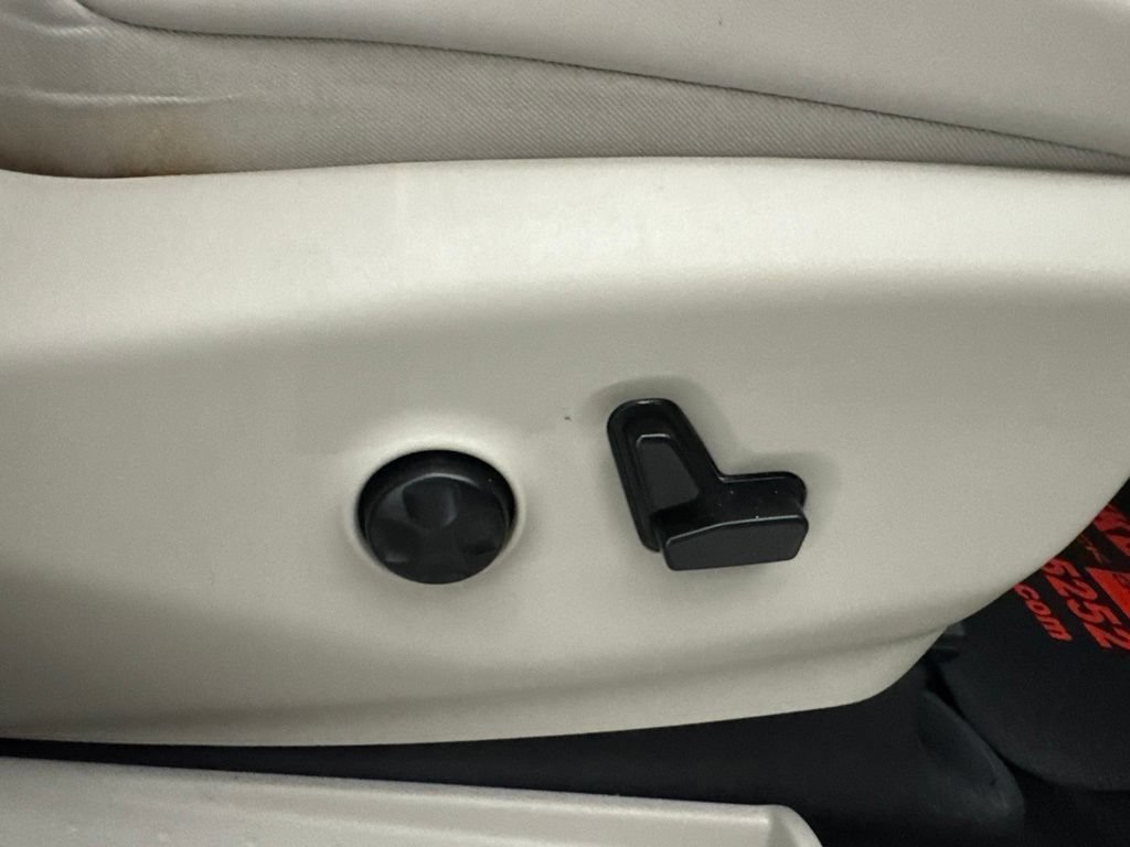 Used 2020 Chrysler Pacifica Limited FWD image 55