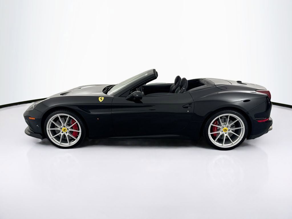 Used 2017 Ferrari California T RWD image 8