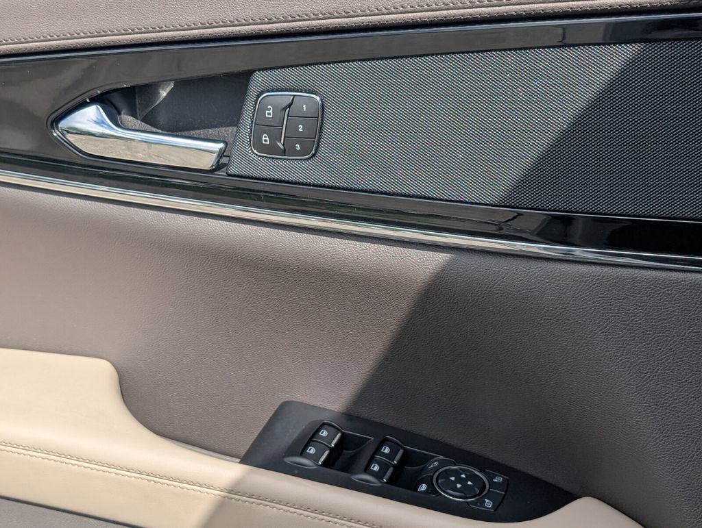 Used 2023 Lincoln Nautilus Reserve image 28