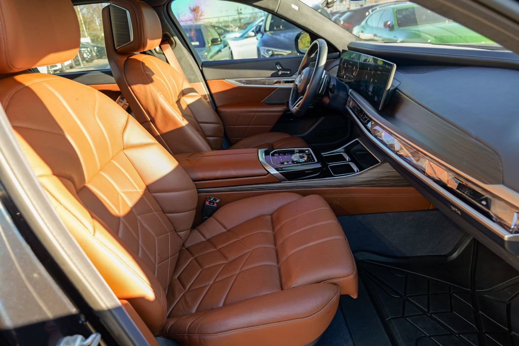 Used 2023 BMW 760i xDrive w/ Executive Package AWD/4WD image 38