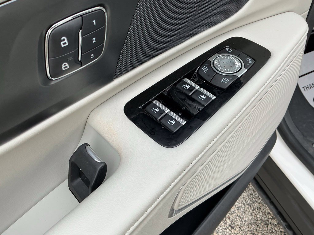 Used 2026 Lincoln Nautilus Premier AWD/4WD image 33