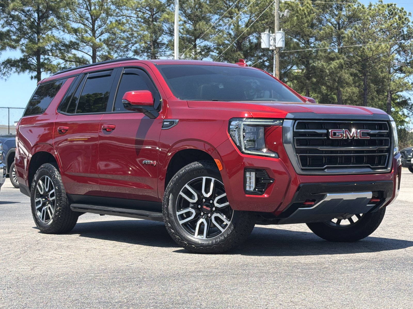 Used 2024 GMC Yukon AT4 w/ Technology Package image 2