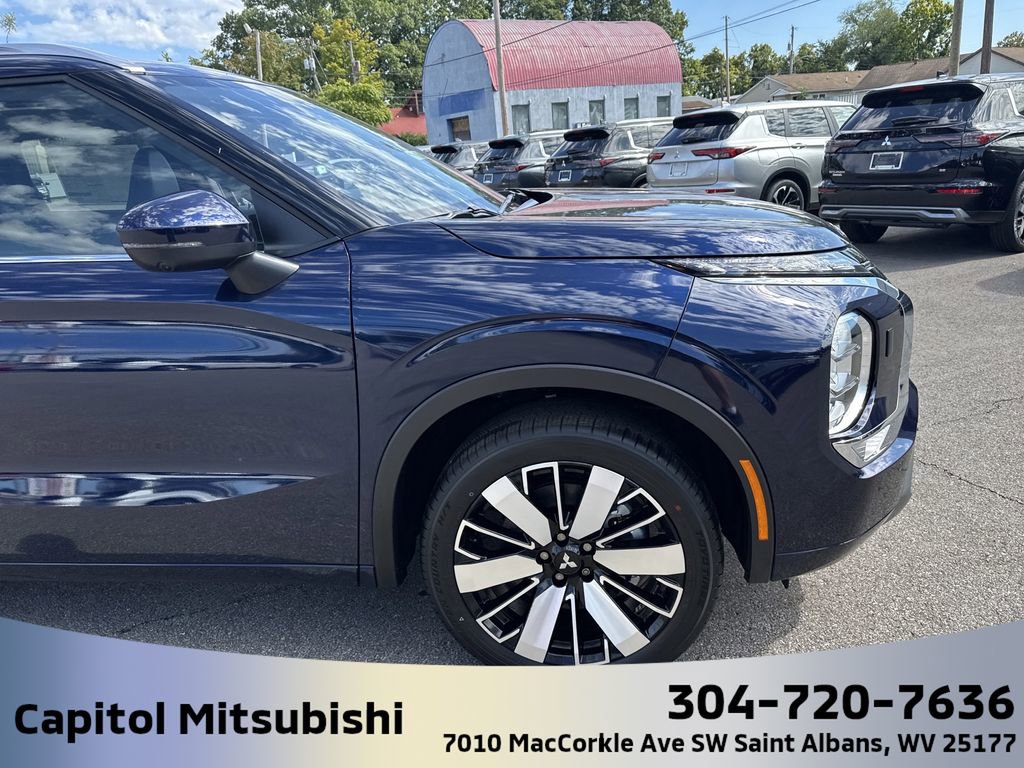 New 2025 Mitsubishi Outlander SEL image 3