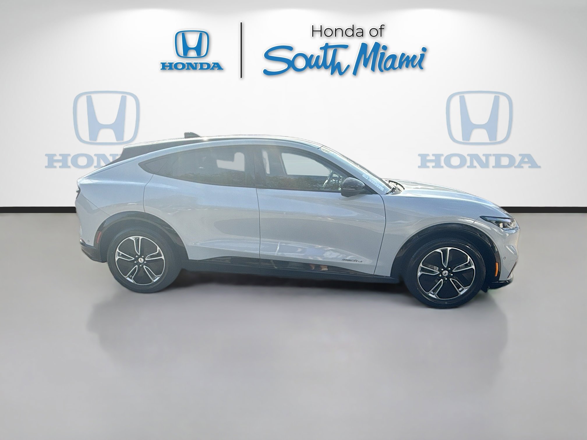 Used 2023 Ford Mustang Mach-E Premium image 8