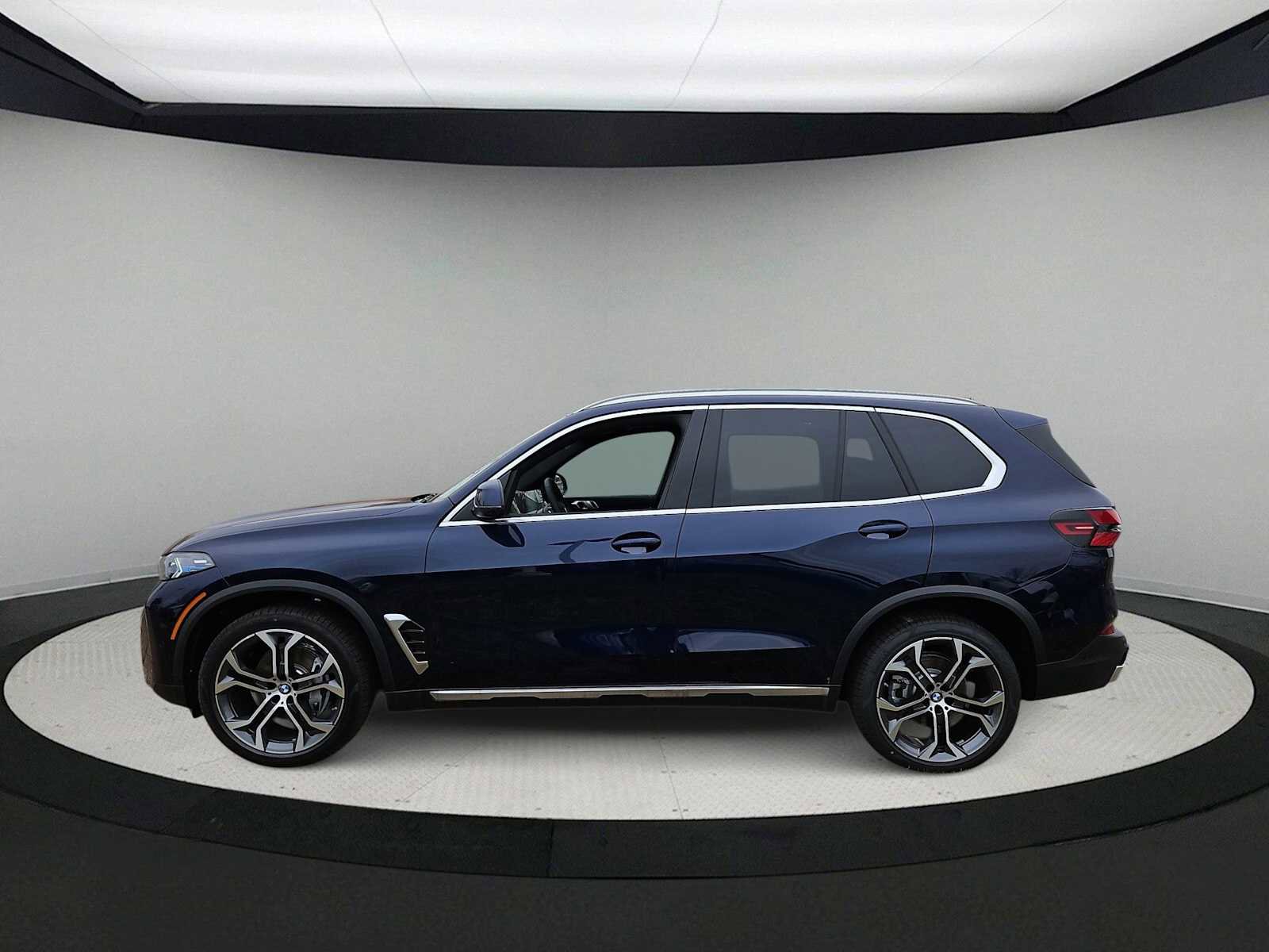 New 2026 BMW X5 xDrive40i w/ Executive Package image 5