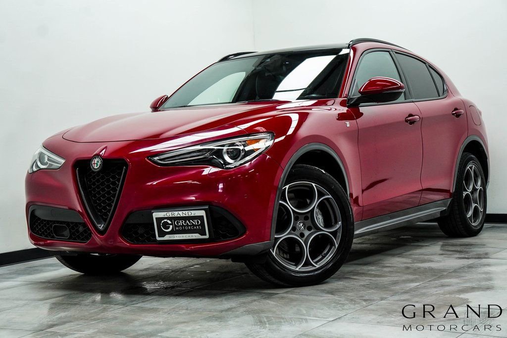 Used 2022 Alfa Romeo Stelvio Ti image 1