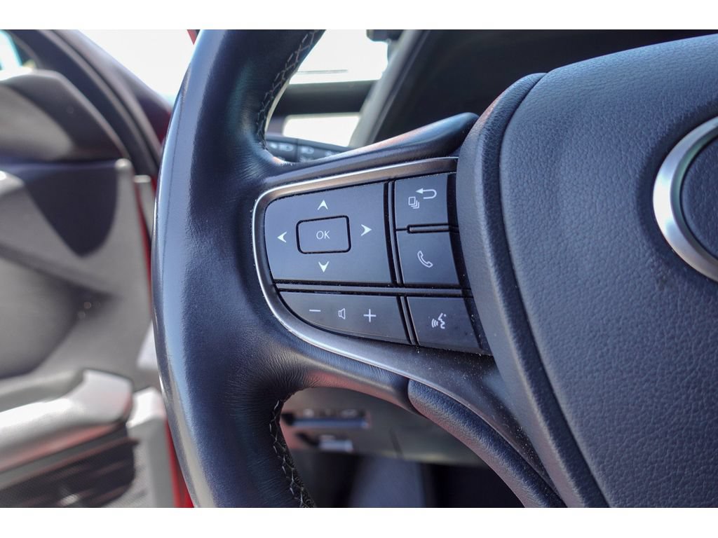 Used 2019 Lexus UX 200 w/ Premium Package FWD image 15