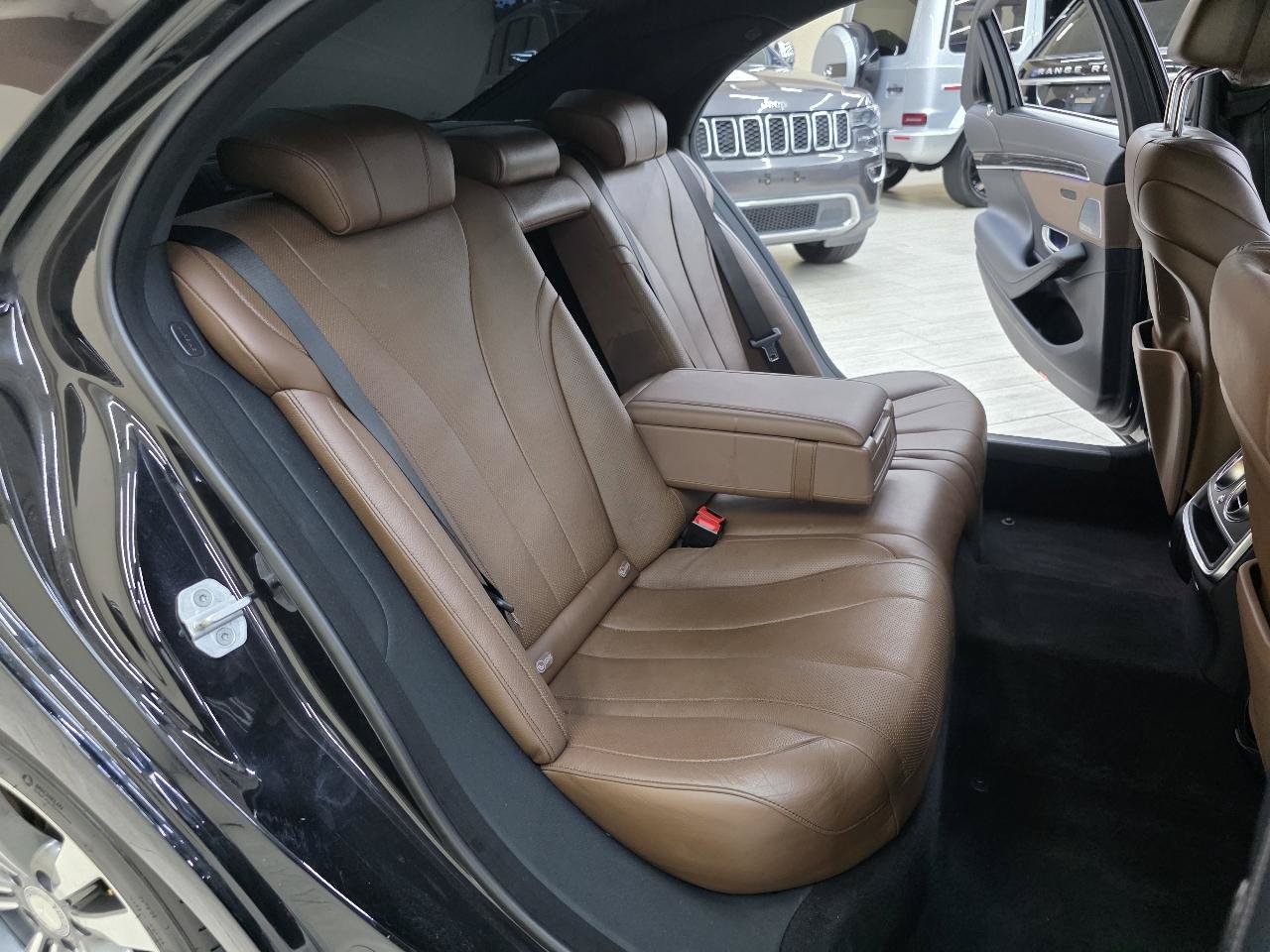Used 2017 Mercedes-Benz S 550 Sedan image 23