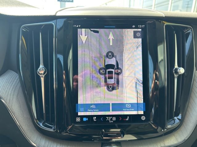Used 2025 Volvo XC60 B5 Plus image 24