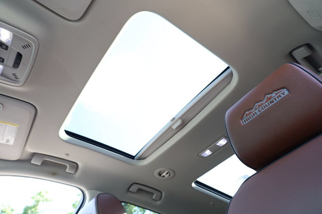 Used 2020 Chevrolet Traverse High Country w/ LPO, Floor Liner Package AWD/4WD image 8