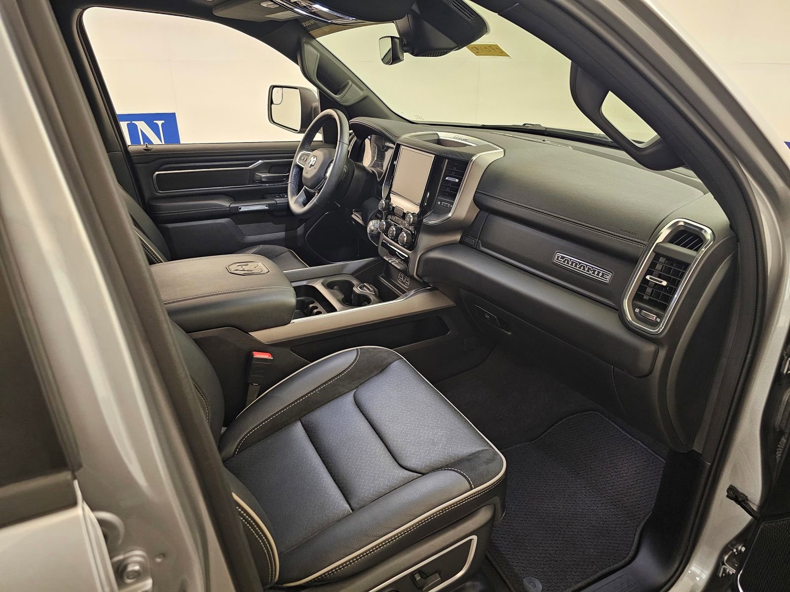 Used 2024 RAM 1500 Laramie image 31