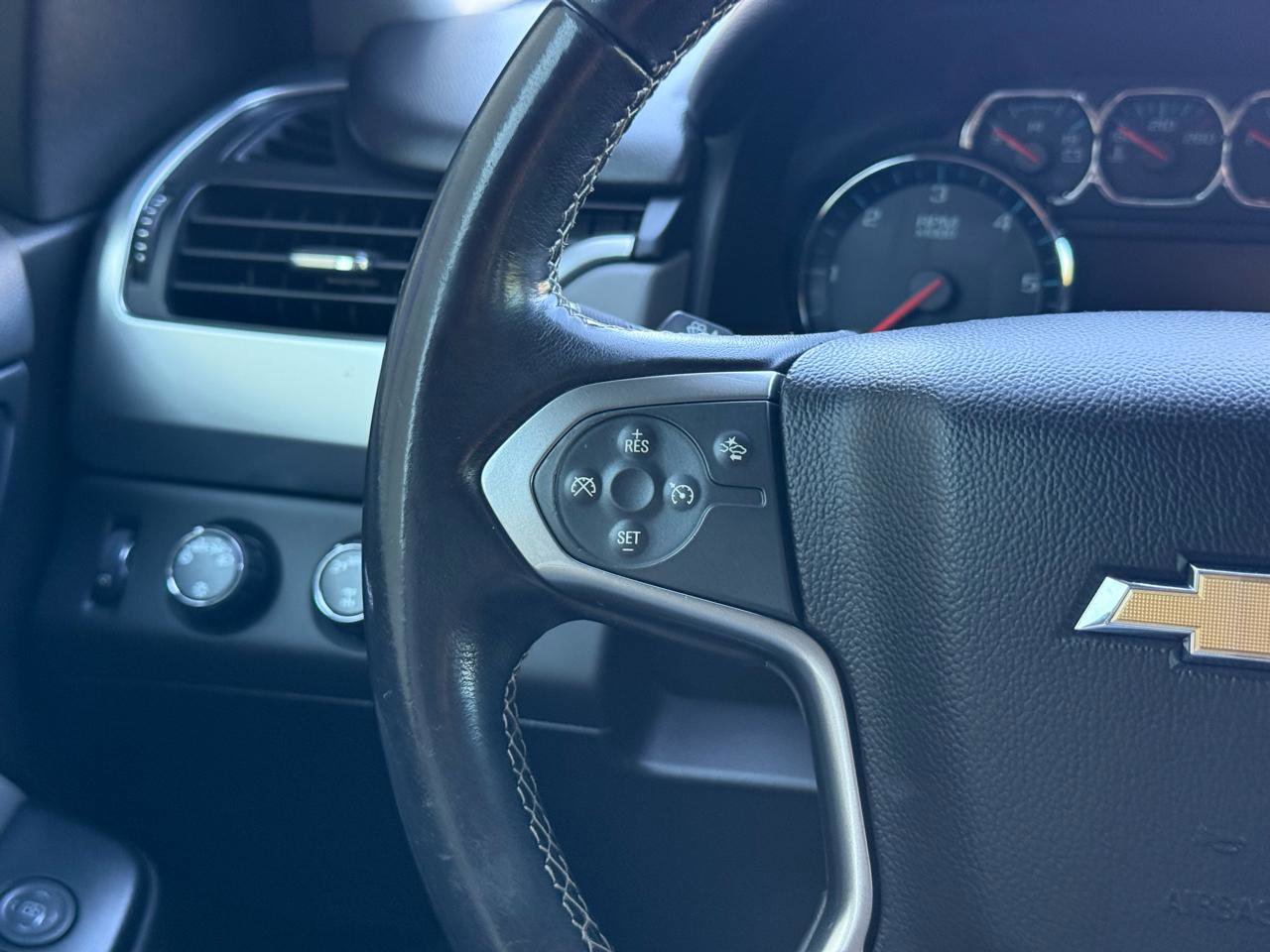 Used 2019 Chevrolet Suburban LT image 15