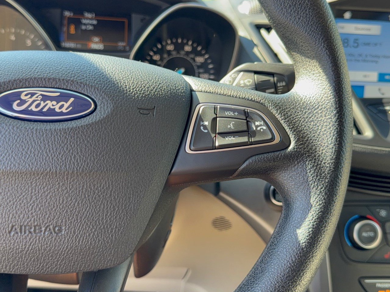 Used 2019 Ford Escape SE FWD image 19