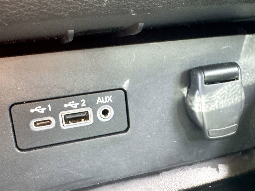 Used 2024 Nissan Altima 2.5 SV FWD image 24