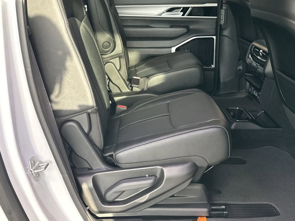 New 2026 Jeep Grand Wagoneer L Limited AWD/4WD image 12