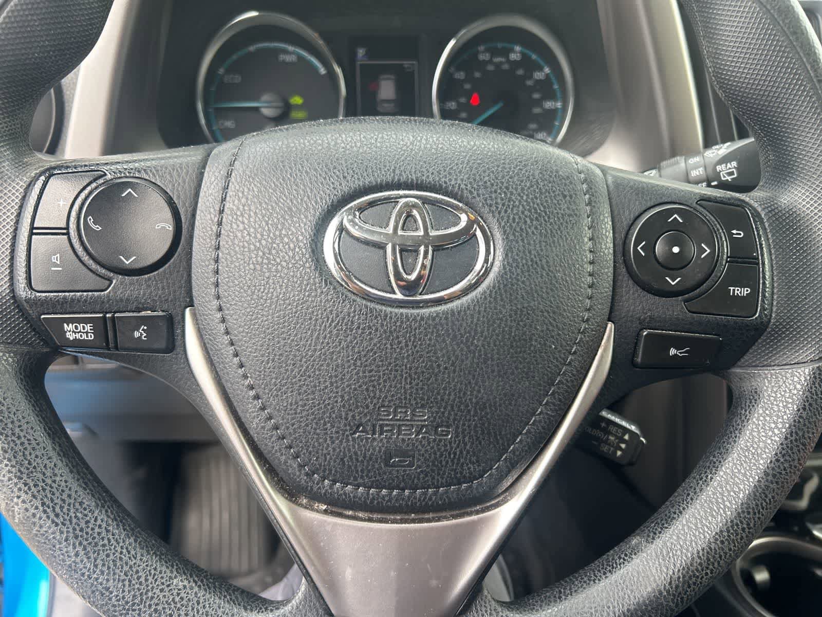 Used 2018 Toyota RAV4 LE AWD/4WD image 18