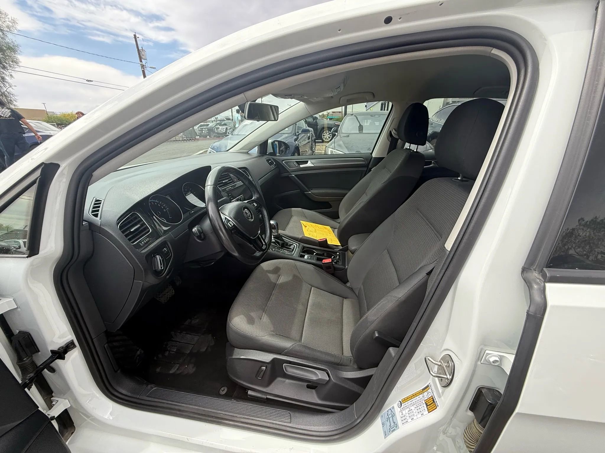 Used 2019 Volkswagen e-Golf SE w/ Driver Assistance Package FWD image 9