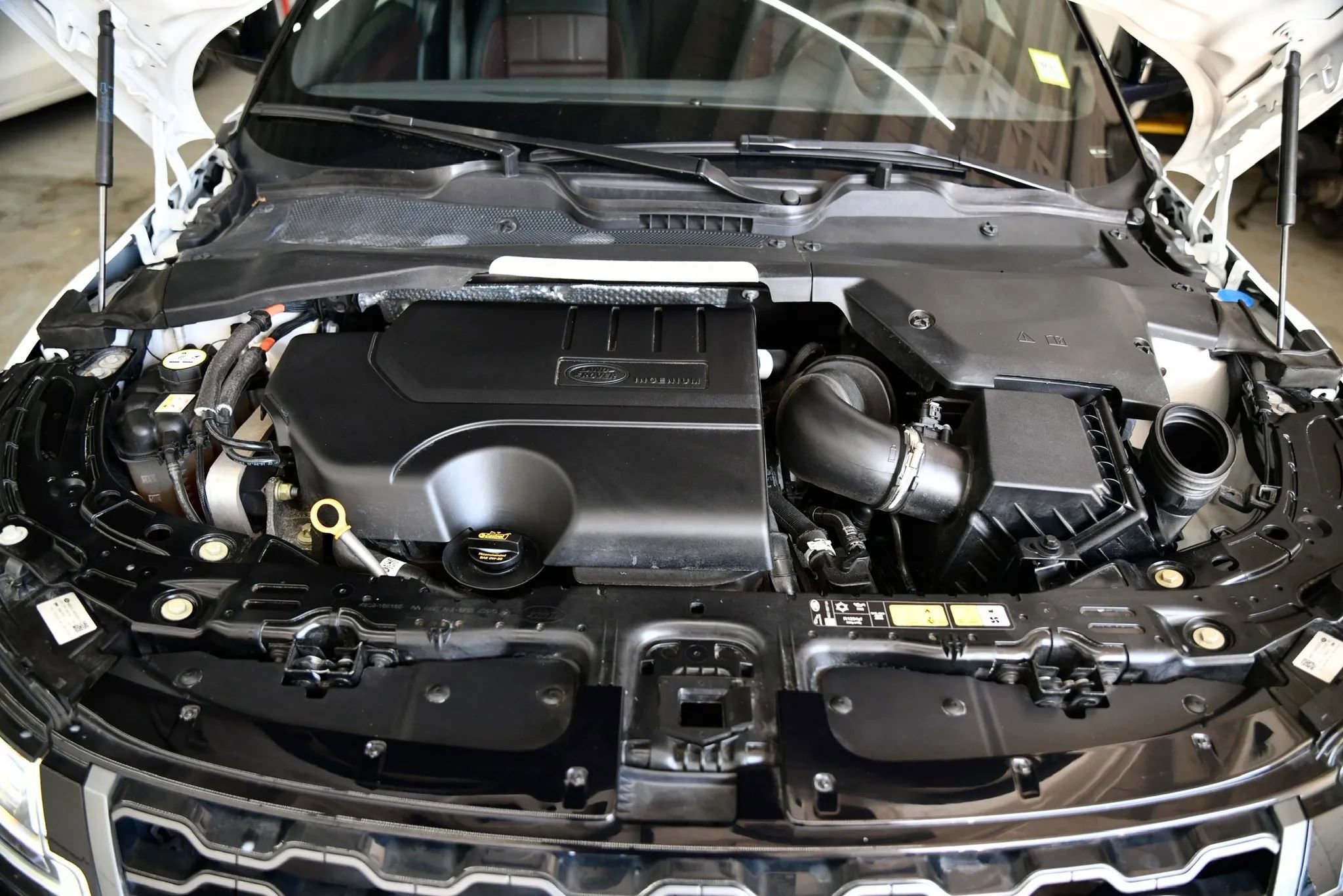 Used 2022 Land Rover Range Rover Evoque R-Dynamic SE image 34