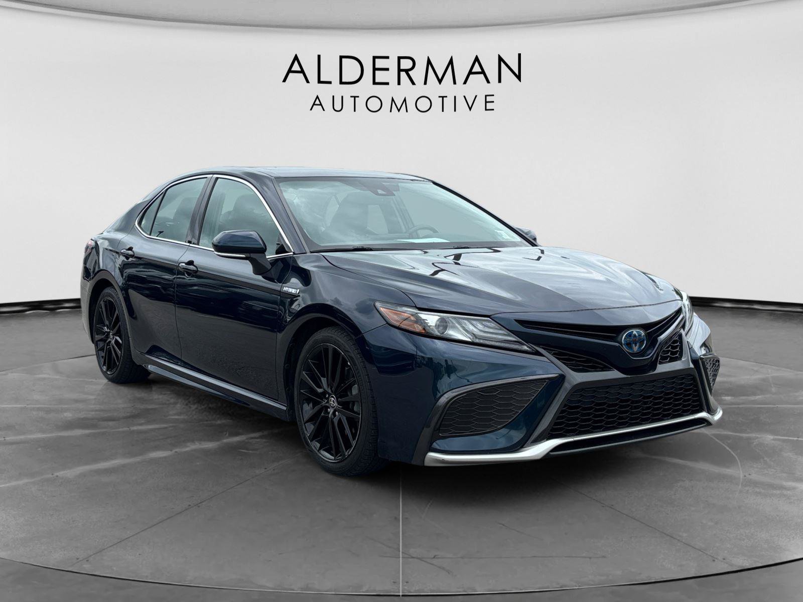 Used 2021 Toyota Camry XSE w/ Navigation Upgrade Package FWD image 8