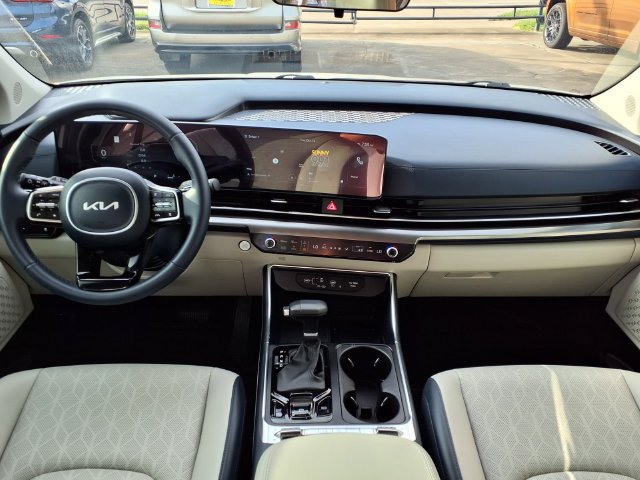 Used 2026 Kia Carnival SX w/ SX Dark Edition Package FWD image 7