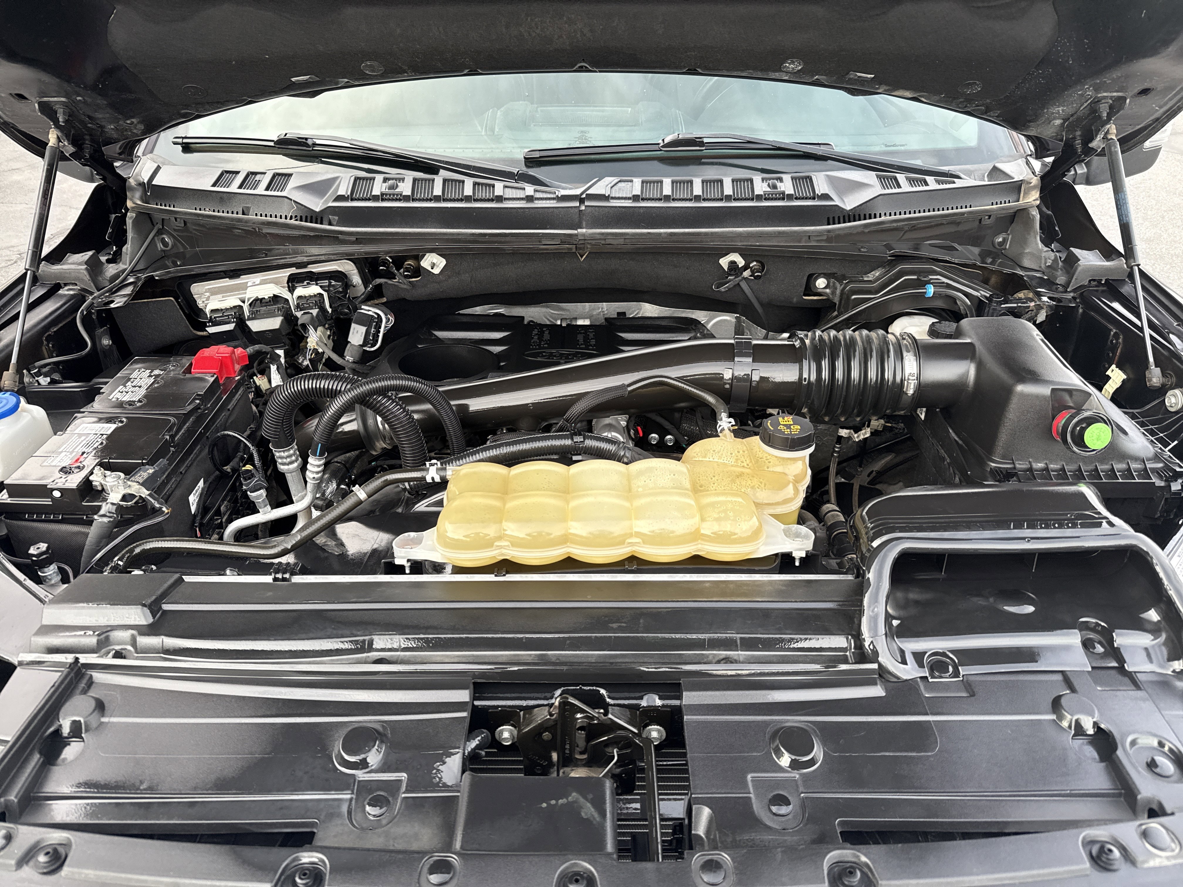 Certified 2019 Ford F150 Lariat w/ Equipment Group 502A Luxury image 31