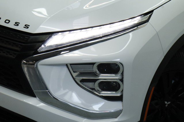 Used 2023 Mitsubishi Eclipse Cross LE AWD/4WD image 2
