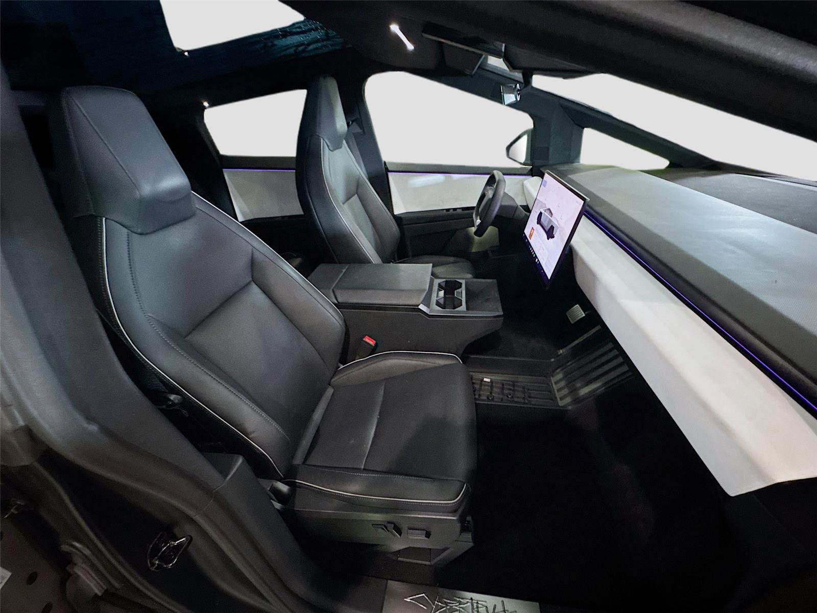 Used 2024 Tesla Cybertruck AWD Crew Cab image 13