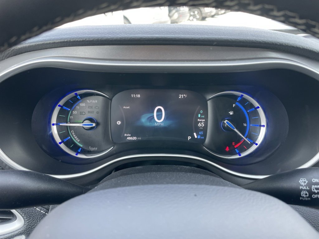 Used 2024 Chrysler Pacifica Select image 10