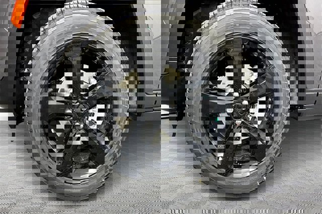 New 2025 Jeep Grand Cherokee Altitude image 13