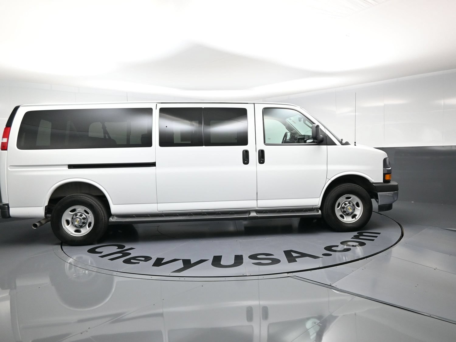 Used 2025 Chevrolet Express 3500 LT w/ LT Preferred Equipment Group RWD image 10